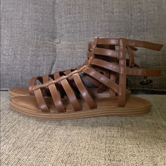 Sandals - Picture 2 of 3